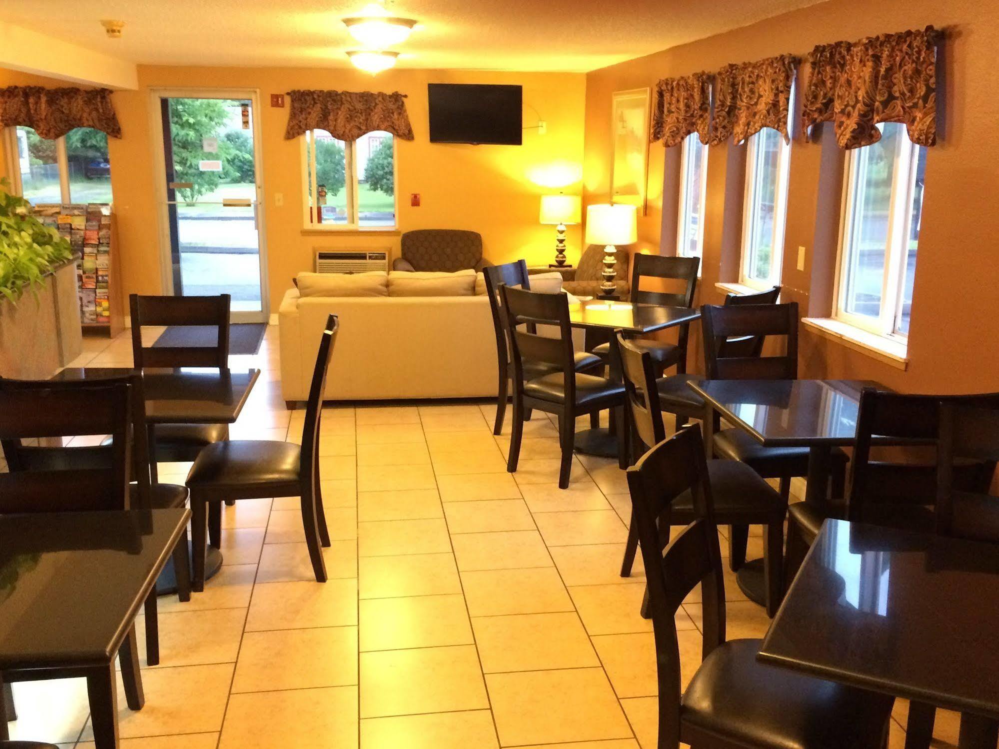 The Varsity North Motel 2*