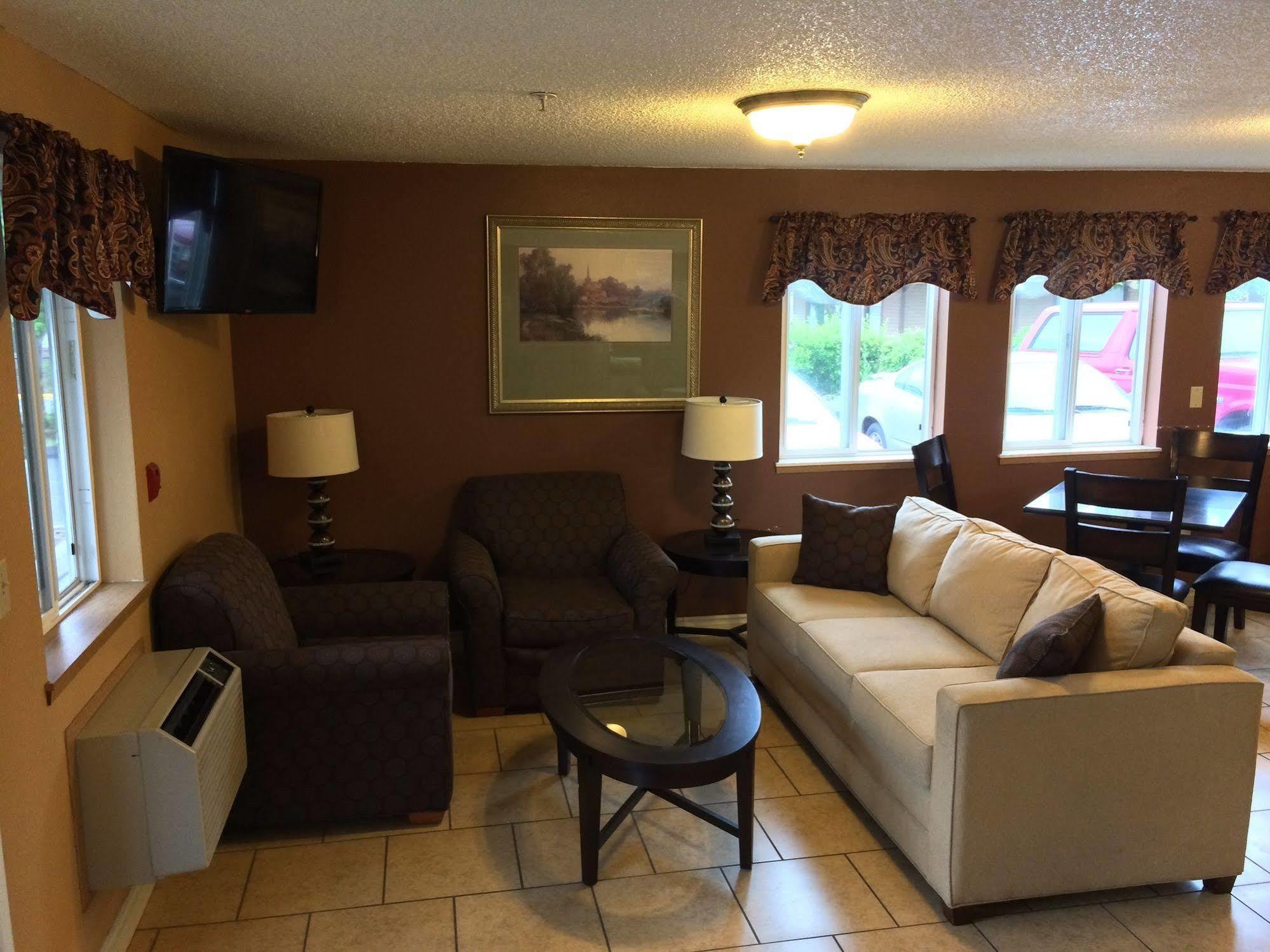 The Varsity North Motel 2*